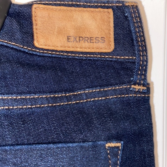 NWT. Express Dark Wash Mid Rise Skinny Strech Jeans. Size: 0/Petite. - Picture 7 of 7